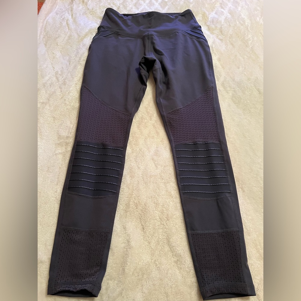Born Primitive Peak Leggings, Color Dark Grey, Size S- NWT
